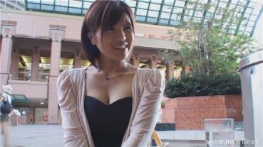 石田 由香里 笑顔がとても可愛いくて、おっとりした感じで性格も良さそうです!!