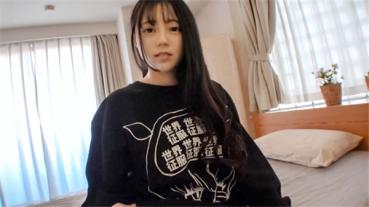  応募素人、初AV撮影 83 バンドの追っかけをしているアパレル勤務の小動物系ガール。こんな見た目でライブではヘッドバンしてます！！バンドのためにひと肌脱ぎます。Fカップ巨乳ともっちり美尻をヘッドバン以上に激しく振ります！！ ゆうな 20歳 アパレルショップ店員