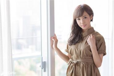 Masturbation violently using toys and fingers / Reina