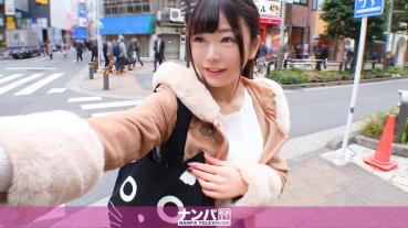 マジ軟派、初撮。 1445 クリぼっちの美少女をナンパしてLet'sパーティ！ホテルに連れ込み酔っ払って発情！！男優に自ら抱きつきキスやち○ぽを可愛くおねだり♪挿入すれば止まらない潮！潮！！潮！！！大量おもらしでビッショビショになりながらイキまくりなドスケベ神回！！！