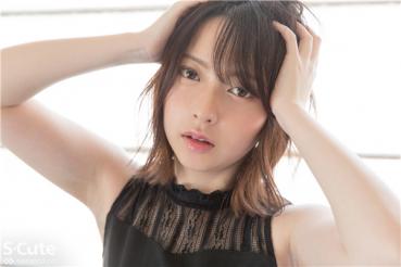 パンツずらしてハメる縦撮り騎乗位／Suzu
