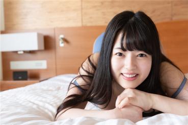 白シャツ姿で縦撮り騎乗位／Mirei