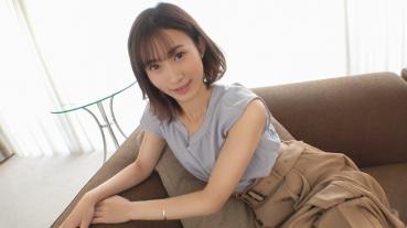 【First shot】 [Beautiful skin shining small face beauty] [※ over-erectile attention] slender beauty of shame attracts, foolery as if a person has changed. Be gone until your head is blank.. AV application av application → AV experience shooting 1421