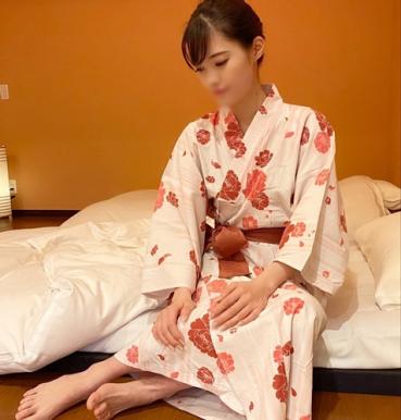 FC2 PPV 1619785 限定数１０００ＰＴオフ！【初登場１位のあのＦcup美魔女妻と淫らな不倫温泉旅行】旦那の知らない所で本気で愛し合う浴衣美人妻と一晩中孕ませＳＥＸ！ガチエロな美魔女妻をご堪能ください。