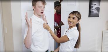 Brazzers Exxtra – Clara Trinity Coach Peepers Lends A Big Hand