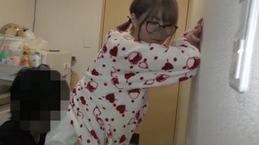 FC2 PPV 1745198 [No Personal Photography, Out of The Box, Limited Time 400pt Off] A 20-year-old professional student who is inserted and made into a cell shot with foreign objects and chipo inserted at home　