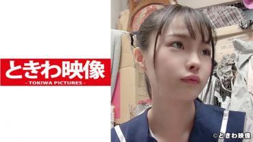 華奢で小さい女の子が制服コスプレでブス男たちに弄ばれる！