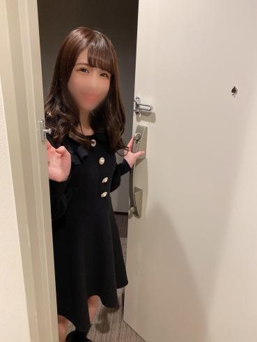 FC2 PPV 1758998 【夢叶えます♪】いきなり玄関でダブル即尺。笑顔一級品の美少女がファンのご自宅へお伺いします。がっつり中に出されて妊〇不可避