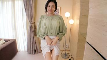 【First shot】 [Immoral Tororoma ○ko] [Tsukitsuki blowjob] tall slender beautiful wife's agony feelings explode. I was disturbed by the feeling of sucking on someone else's stick and 抉 vagina after a long time that I couldn't remember. Application amateur, first AV shooting 220