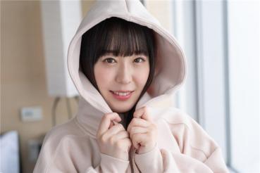 ニットの上から触りたくなるFカップエッチ／Rina