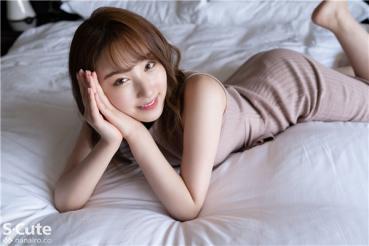 幾度も潮吹く美女の綺麗なお顔に顔射SEX／Mina