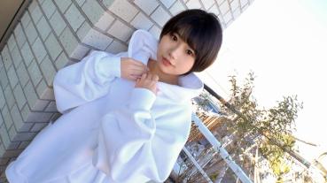 [Surprisingly perverted with a cute face? ] A twerkward girl who came to AV shooting dressed as an exhibitionist who just came up with a baggy hoodie and no pants or skirt (panties as soon as you flipped over the hoodie). AV application → AV experience shooting on the Internet 1982