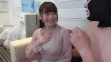 FC2 PPV 4569259 【初撮り／２発射】**pzpyzozpno 童顔でカワイイ顔の１８歳Ｇカップカフェ店員。 ふわふわで包み込まれる色白ボディ。キツくて締りの良いマンコに中出し。