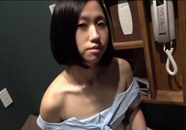 FC2 PPV 4597606 [No / individual shooting] ** pzpyzozpno Manga café ecchi while suppressing the innocent small breasts and voice with untreated hair below! [High image quality with benefits]