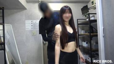 FC2 PPV 4684316 [25-year-old beautiful office lady who works for a famous company]**ppnnsjosxp I was picked up at the gym and completely fell into my first black, and I was sure to get pregnant.