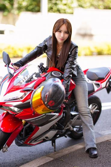 FC2 PPV 4770732 33%OFF! [Limited price] **pojssjqyyz A motorcycle is a partner, and she is an explosive beauty with outstanding style. The reason collapses of a cool woman, and she with bareback sex!