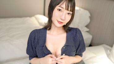 Contrary to her calm appearance, she has a super squirting constitution! The silhouette from the constriction shown in the back to the buttocks is truly a golden curve! At the end, be impressed by Doeroi who doesn't miss cleaning semen! AV application on the net → AV experience shooting 2488