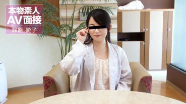 10musume 082026_01 Amateur AV Interview ~Is a Clinky Glasses Rikéjo Smart Even in Bed?~