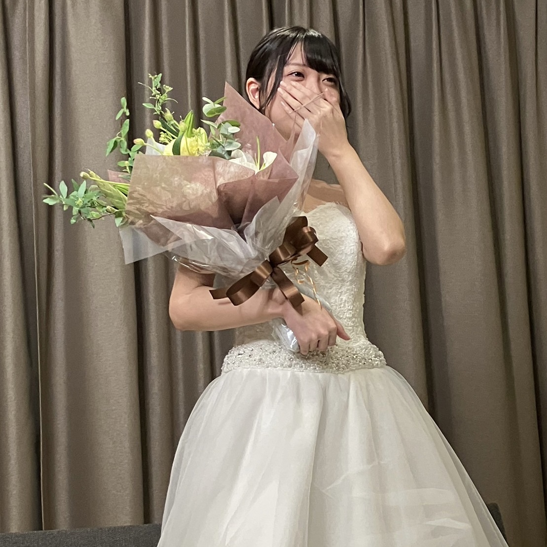 FC2 PPV 3237415 [Finally on sale] Erika-chan's tearful graduation wedding! Challenge yourself to a reward at a personal photo session for Fan Thanksgiving! Pre-sale version with photo book!