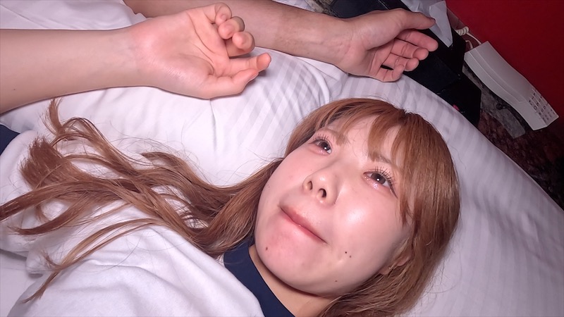 FC2 PPV 3779166 【無修正】**ppxnnq*sy 【顔出し】 美尻にブルマが国宝級、えくぼが可愛い正真正銘18才。 よく見たら泣きそうな顔、見てみぬふりしてバックで中出しフィニッシュ