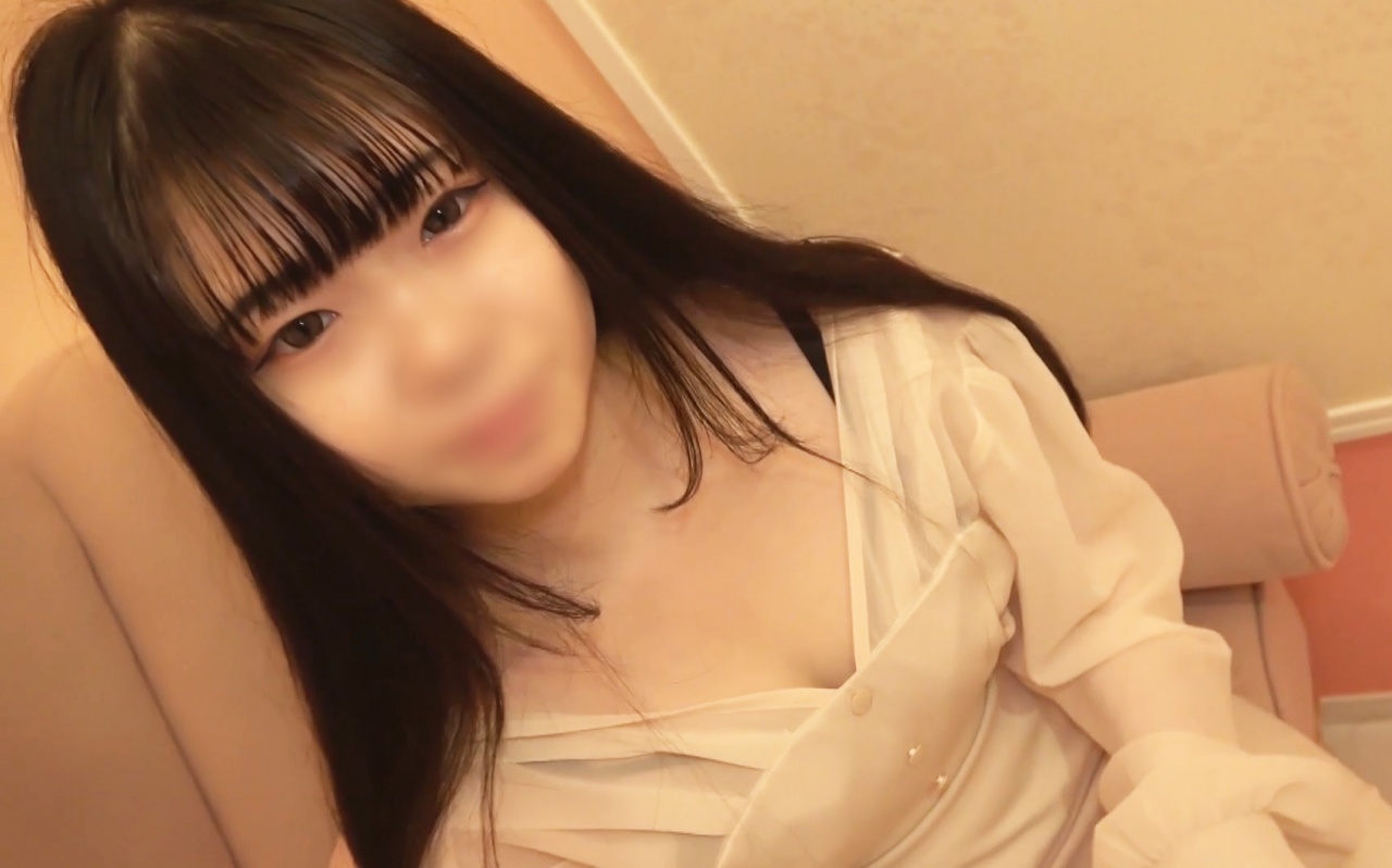 FC2 PPV 4712596 50%OFF! [Black hair × baby face] ***o**oqsjpq A short 150 cm beautiful woman ♡ who met at a standing bar in Nakameguro Enjoy a sticky body with 120 points of hugging comfort ~ Raw vaginal shot!
