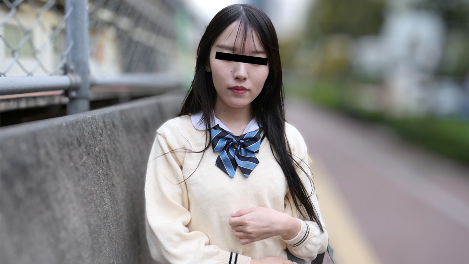 081425_01-10MU Natural Musume Pranks Uniform Girls On Trains Moeka Yamashita